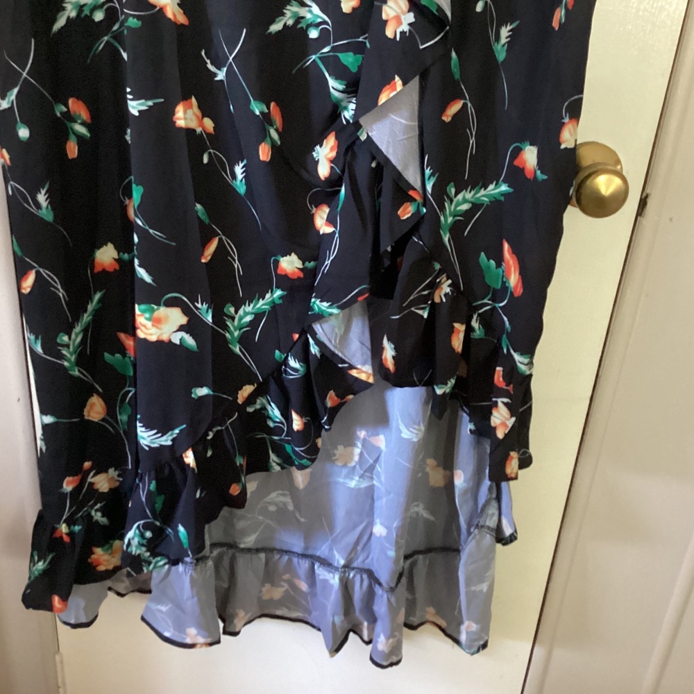 BloomChic Tropical Floral Asymmetrical Ruffle Hem V~Neck Dress Size 22 - Picture 2 of 5